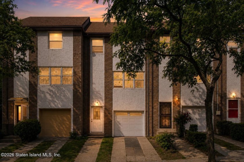 Welcome to 102 Cebra Avenue! This spacious 2-3 bedroom - photo 3