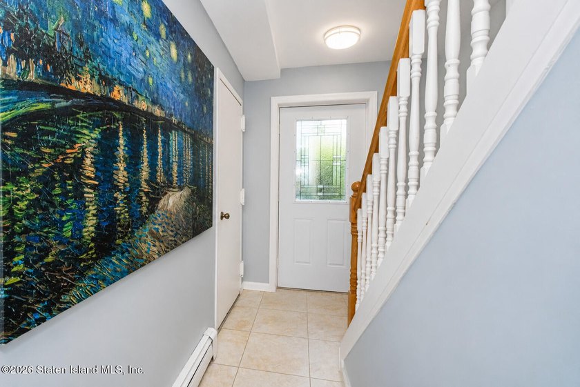 Welcome to 102 Cebra Avenue! This spacious 2-3 bedroom - photo 4