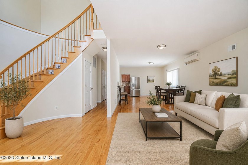 Welcome to 6 Clinton Court! This impressive single family Side - photo 4