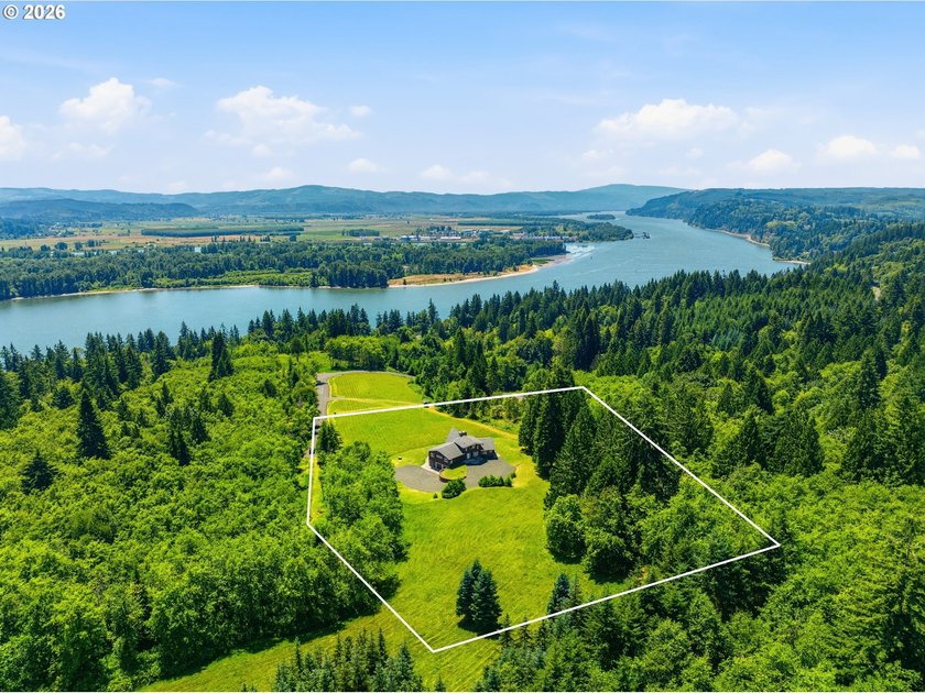 Enjoy the beauty of the Pacific Northwest in this custom-built 4 - photo 2