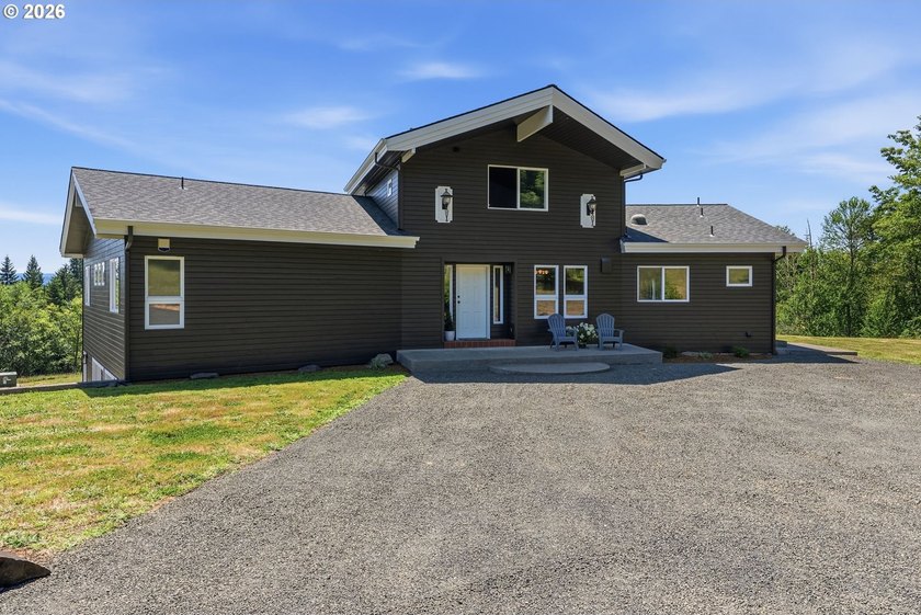 Enjoy the beauty of the Pacific Northwest in this custom-built 4 - photo 3