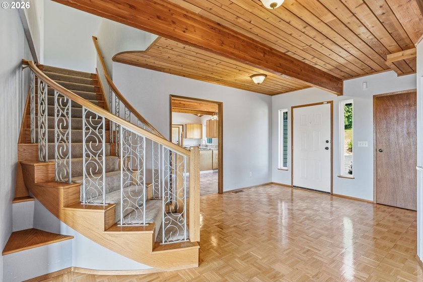 Enjoy the beauty of the Pacific Northwest in this custom-built 4 - photo 5