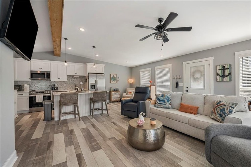 Wake up to breathtaking waterfront views in this stunning home - photo 5