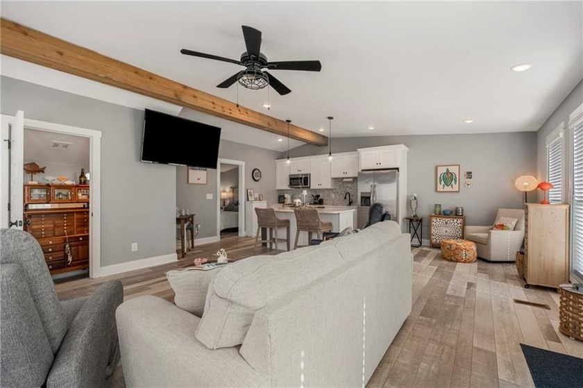 Wake up to breathtaking waterfront views in this stunning home - photo 6
