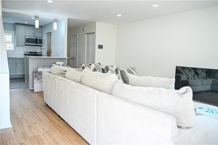 Welcome Home! Two Story, Three Level Row-House That Offers Three - photo 3