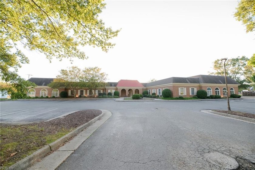 Outstanding investment opportunity in the heart of Newport News! - photo 2