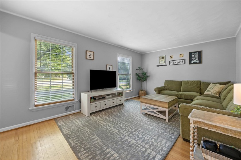 Welcome home to this beautiful 4-bedroom, 2.5-bath Colonial - photo 13