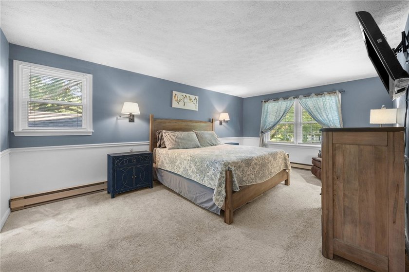 Welcome home to this beautiful 4-bedroom, 2.5-bath Colonial - photo 24