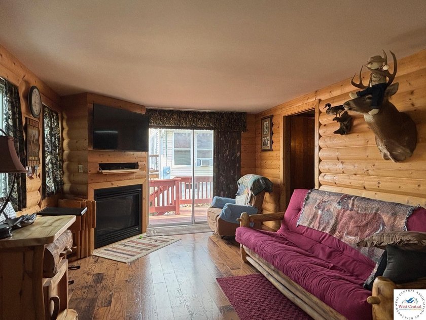 Fully Furnished 2nd Tier Lake Cabin Discover the perfect blend - photo 5