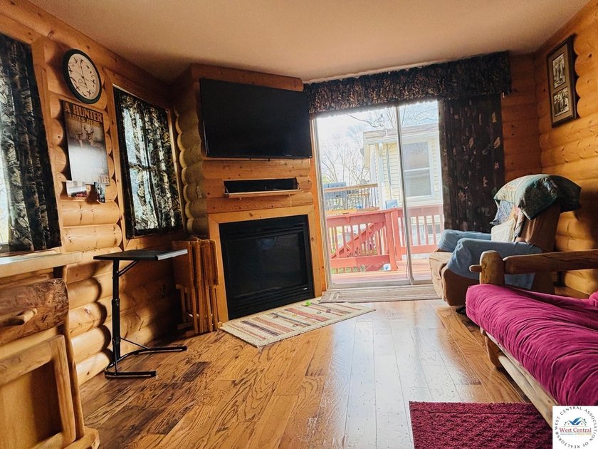 Fully Furnished 2nd Tier Lake Cabin Discover the perfect blend - photo 6