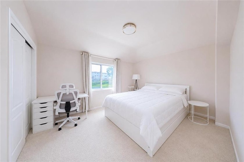 Welcome to 30 Tone Lane, Staten island, NY 10305! Move right - photo 7