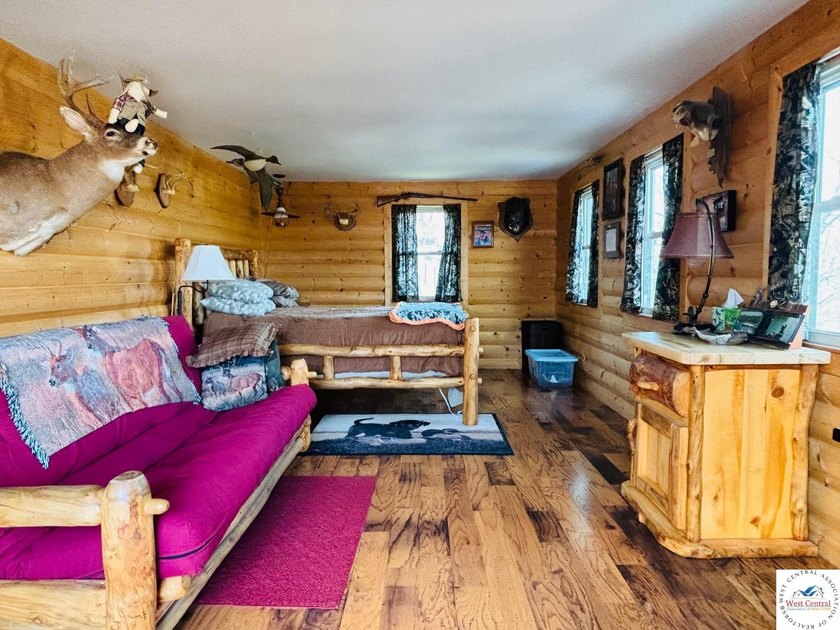 Fully Furnished 2nd Tier Lake Cabin Discover the perfect blend - photo 8