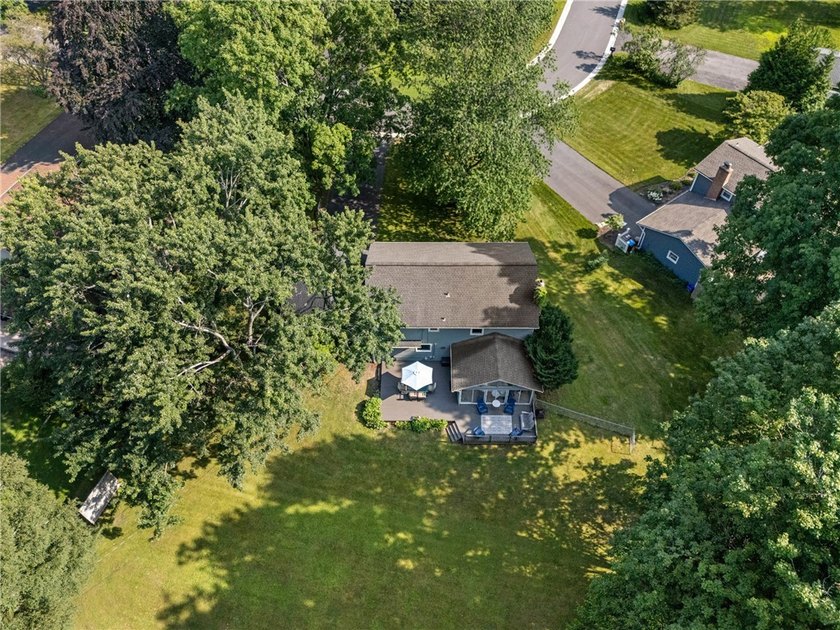 Welcome home to this beautiful 4-bedroom, 2.5-bath Colonial - photo 44