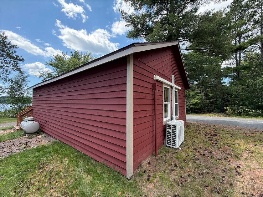 Completely updated and ready to enjoy, this inviting Northwoods - photo 3