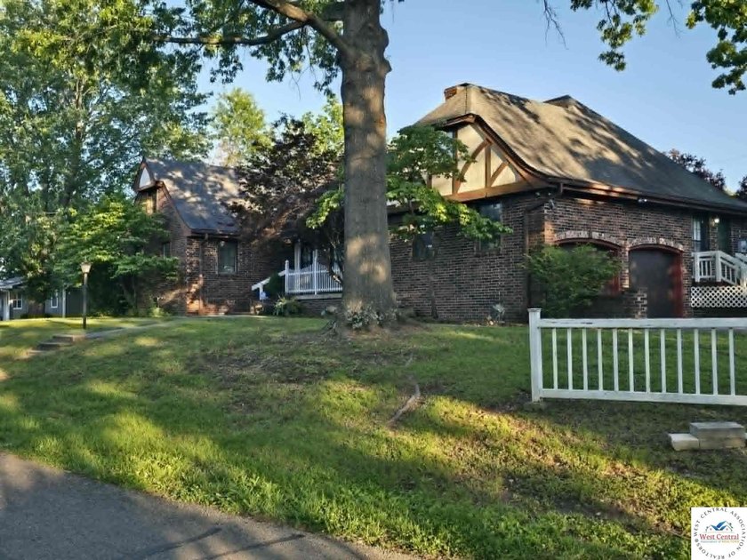 Peaceful, elegant, and full of enchanting character, this - photo 3