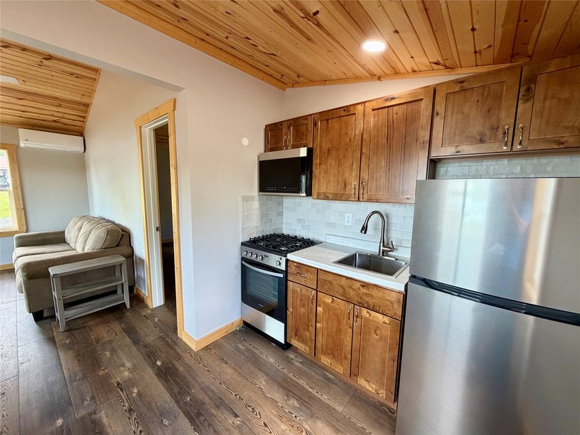 Enjoy carefree Northwoods living with this beautifully updated - photo 8