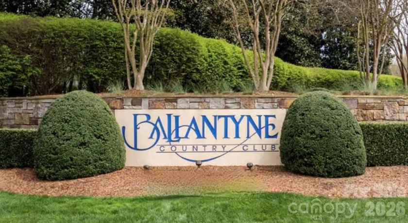 Perfectly positioned on a large, private, beautifully landscaped - photo 3