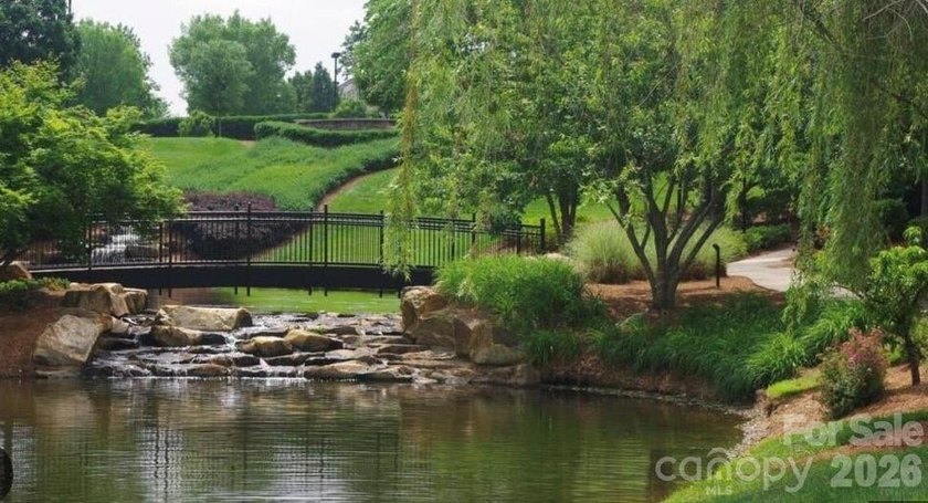 Perfectly positioned on a large, private, beautifully landscaped - photo 8