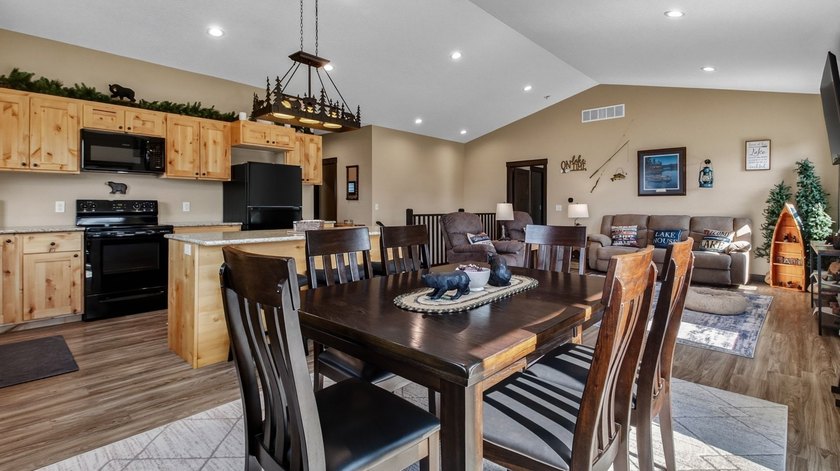Enjoy lakefront living in this 4-bedroom, 3-bath home on scenic - photo 9