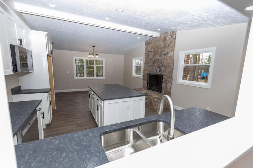 Welcome to 828 Terrace View Drive in Apple Valley. This - photo 11