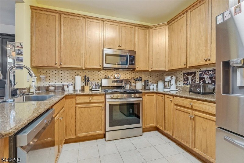 Experience refined, hassle-free living in The Royal Club at - photo 14