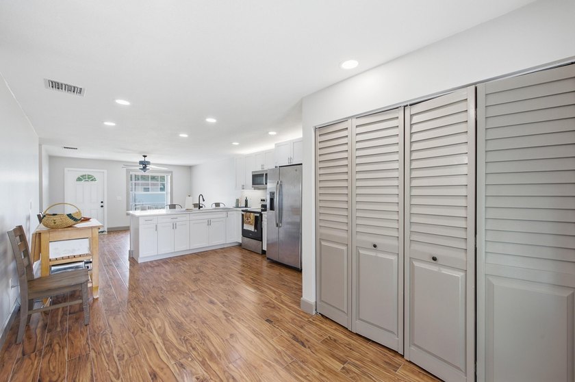 Welcome home to this beautifully updated 3-bedroom, 2-bath - photo 14