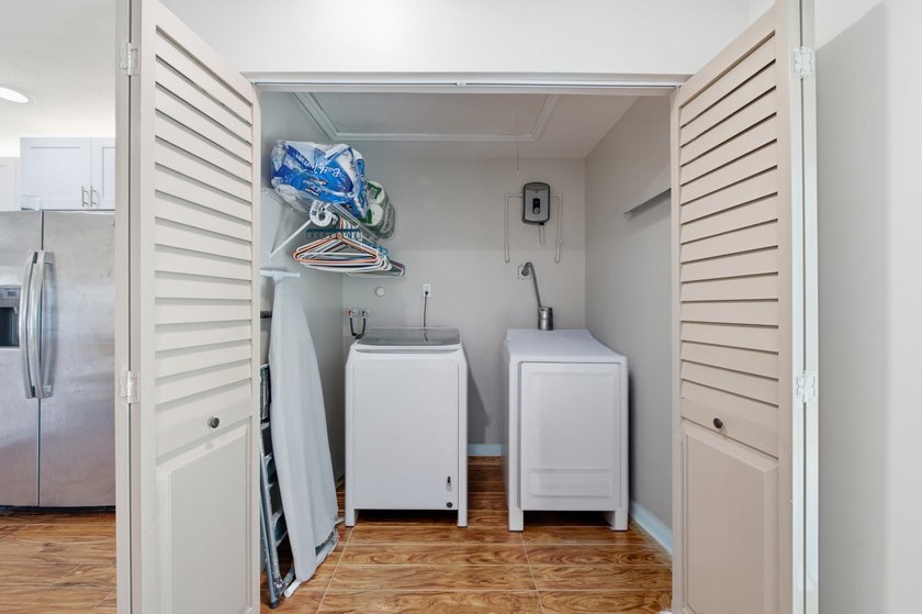 Welcome home to this beautifully updated 3-bedroom, 2-bath - photo 15