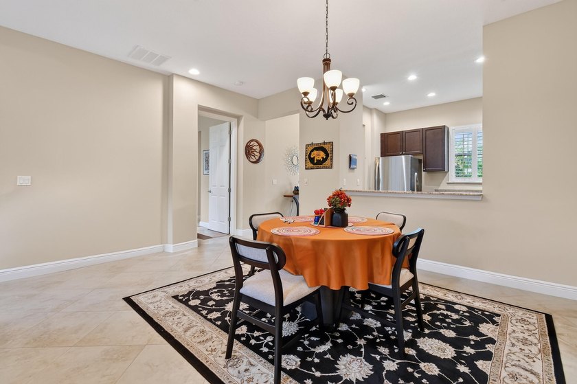 Meticulously maintained 2BR/2BA/2CG villa ideally located close - photo 17