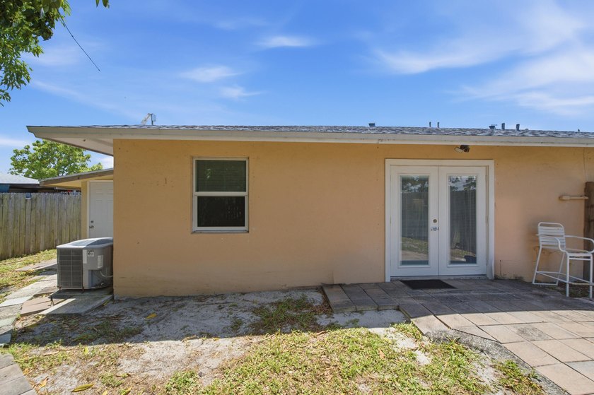 Welcome home to this beautifully updated 3-bedroom, 2-bath - photo 18