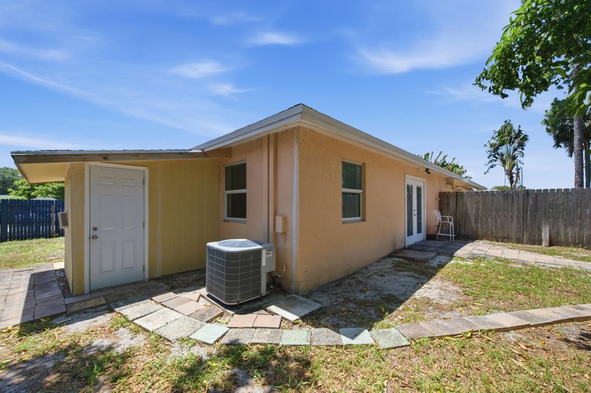 Welcome home to this beautifully updated 3-bedroom, 2-bath - photo 22