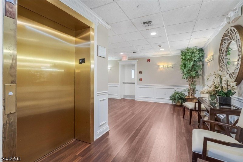 Experience refined, hassle-free living in The Royal Club at - photo 23
