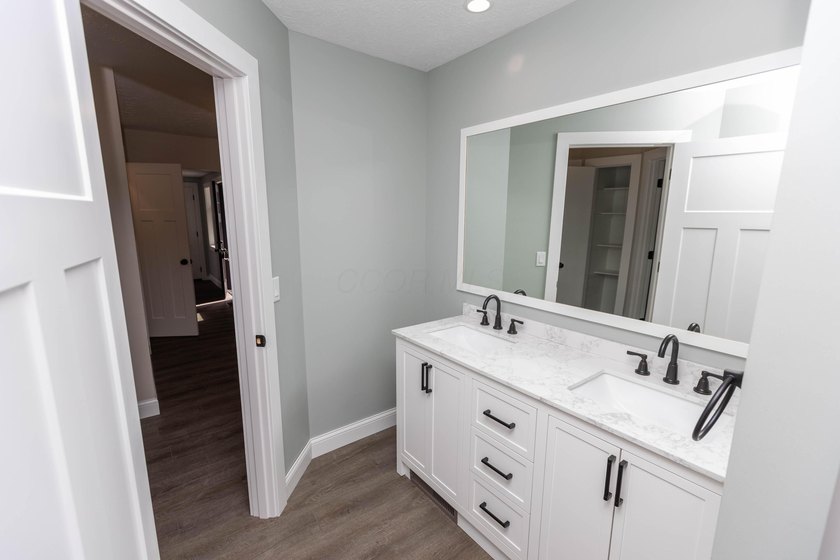 Welcome to 828 Terrace View Drive in Apple Valley. This - photo 24