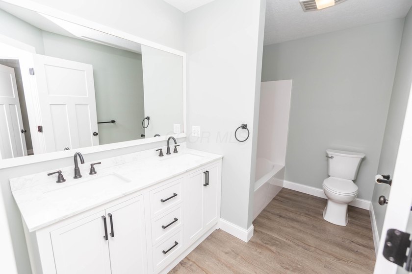 Welcome to 828 Terrace View Drive in Apple Valley. This - photo 25