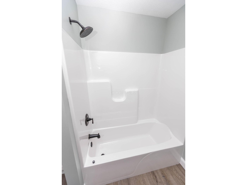 Welcome to 828 Terrace View Drive in Apple Valley. This - photo 27