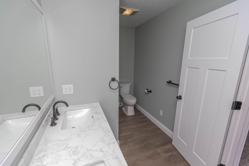 Welcome to 828 Terrace View Drive in Apple Valley. This - photo 28