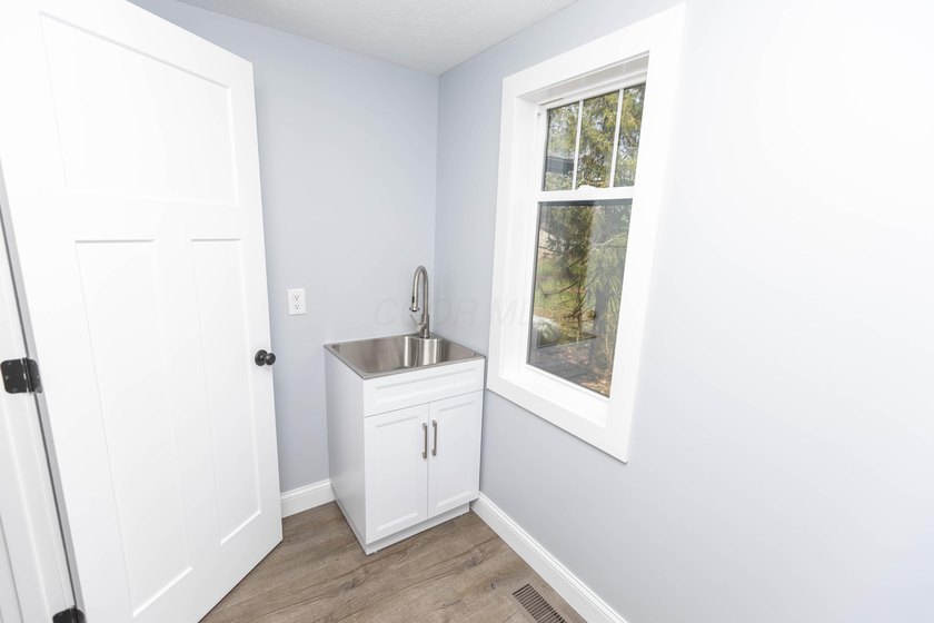 Welcome to 828 Terrace View Drive in Apple Valley. This - photo 30