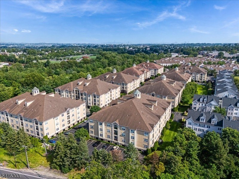 Experience refined, hassle-free living in The Royal Club at - photo 35