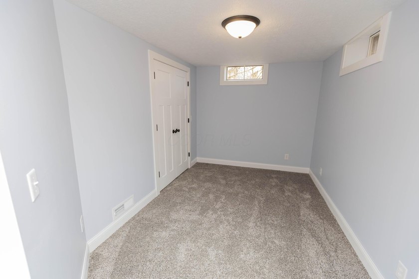 Welcome to 828 Terrace View Drive in Apple Valley. This - photo 36