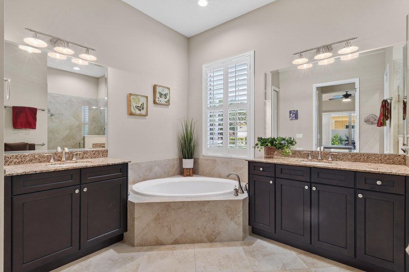 Meticulously maintained 2BR/2BA/2CG villa ideally located close - photo 36