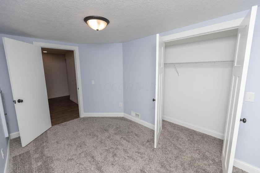 Welcome to 828 Terrace View Drive in Apple Valley. This - photo 37