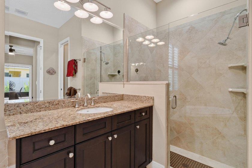 Meticulously maintained 2BR/2BA/2CG villa ideally located close - photo 38