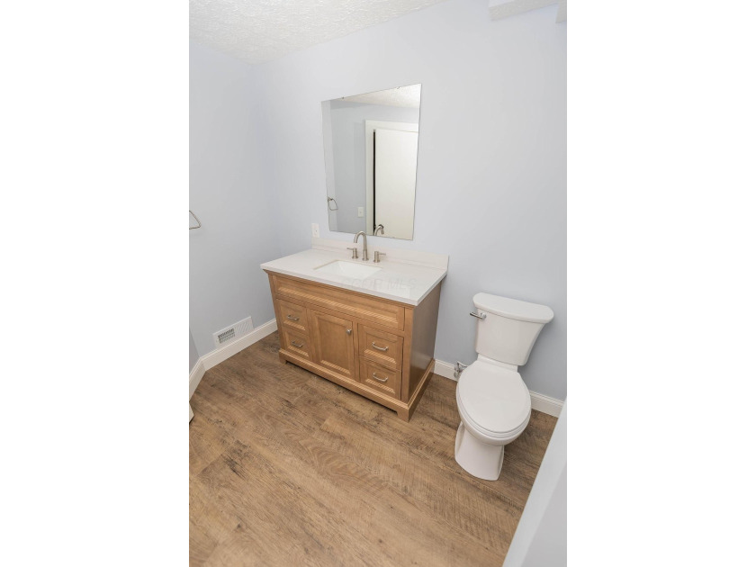 Welcome to 828 Terrace View Drive in Apple Valley. This - photo 40