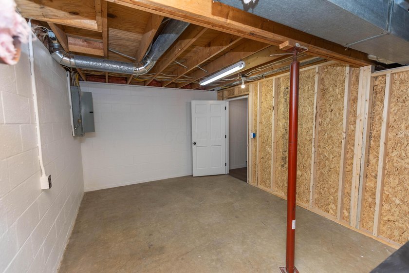 Welcome to 828 Terrace View Drive in Apple Valley. This - photo 44