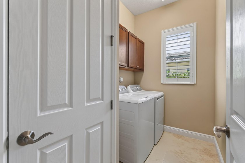 Meticulously maintained 2BR/2BA/2CG villa ideally located close - photo 44
