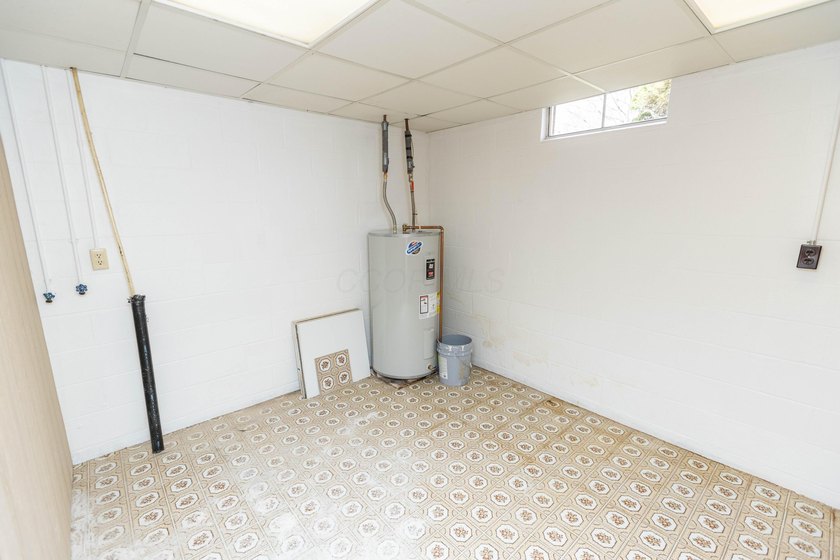Welcome to 828 Terrace View Drive in Apple Valley. This - photo 45