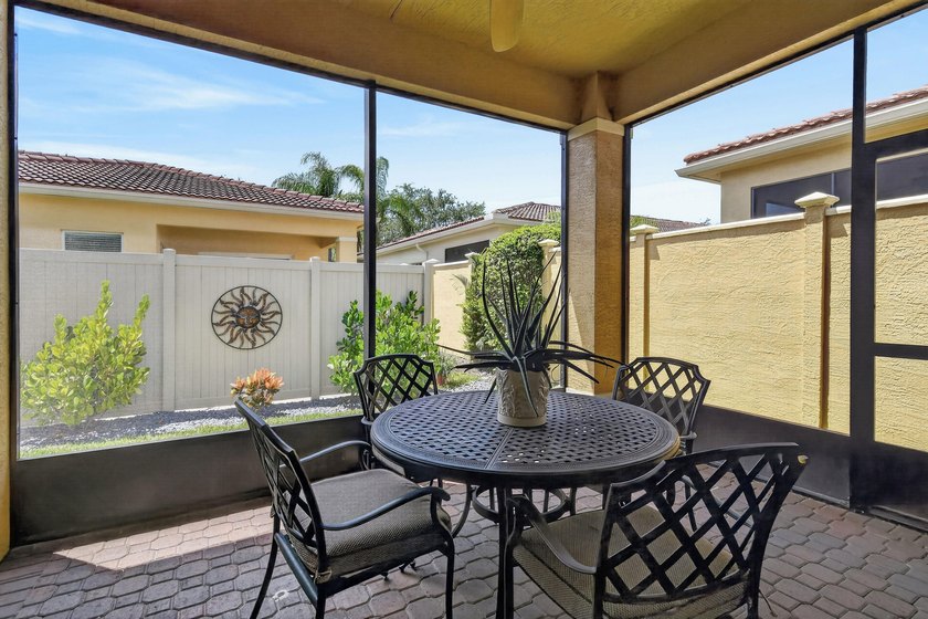 Meticulously maintained 2BR/2BA/2CG villa ideally located close - photo 50