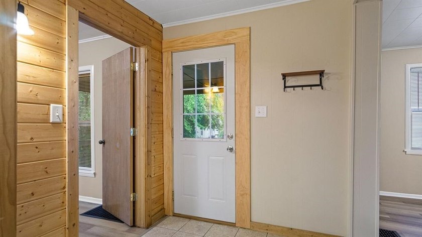 Excellent investment opportunity in this thoughtfully maintained - photo 2