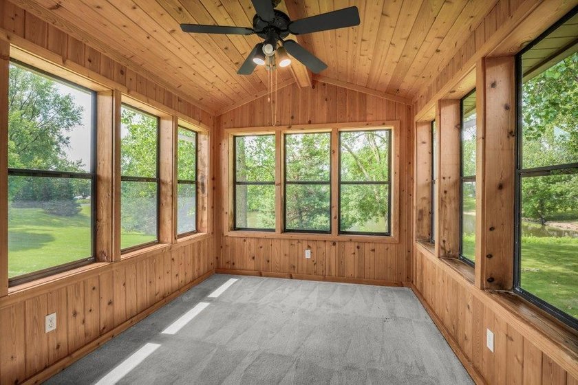 Enjoy easy, single-level living in this beautifully maintained - photo 4