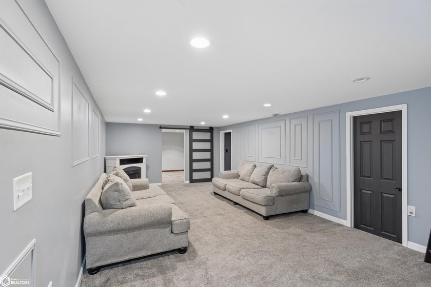 Welcome home to this beautifully updated 4-bedroom, 2-bath ranch - photo 16