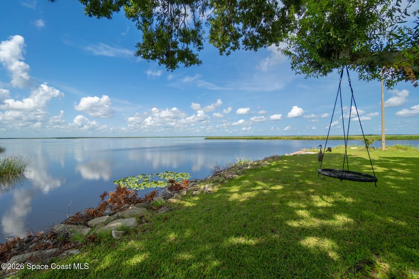 Very unique home with waterfront on 3 sides. Price reduced 400k - photo 17